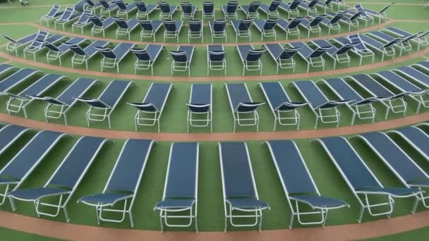 Port Everglades Slow Pan Empty Lounge Chairs Flags Emerald Princess — Stockvideo