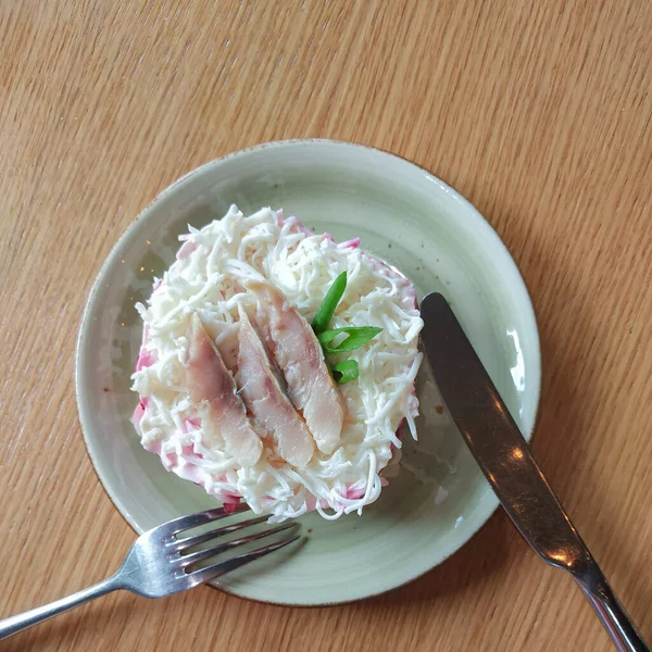 Geleneksel Rus salatası 