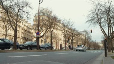 Şehir manzarasının zamanı, şehir hayatı, kışın şehir trafiği