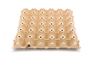 Beyaz arka plan üzerinde izole yumurta kutusu.