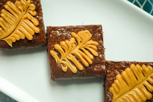 Hausgemachte Brownies Auf Weißem Teller — Stockfoto