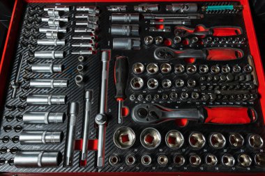 Pansiyonlarda profesyonel anahtarlar, uçtaki kafalar, anahtarlar, torx, oto tamiri, otomobil ve moto atölyesi.