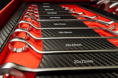 Pansiyonlarda profesyonel anahtarlar, uçtaki kafalar, anahtarlar, torx, oto tamiri, otomobil ve moto atölyesi.