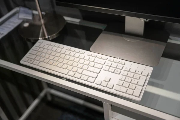 The keyboard of a stationary computer on a desk — Stock Photo, Image