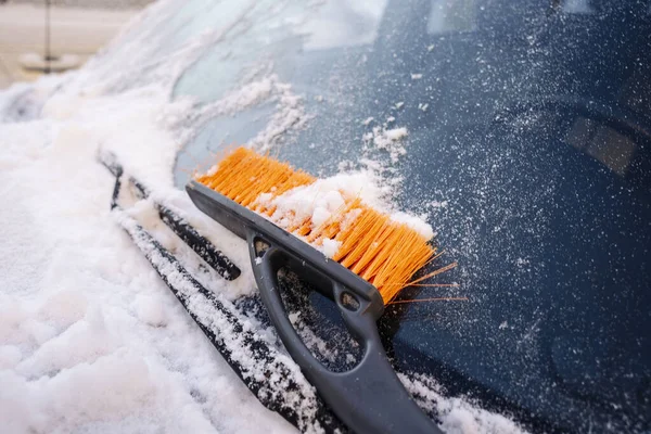 Car brush-scraper for cleaning the car from snow and ice — Fotografia de Stock