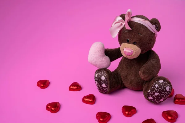 Teddy Bear Teddy Bear Holds Fluffy Heart His Paws Pink — Stock Photo, Image