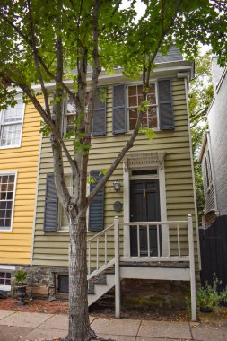 Alexandria, Virginia, ABD - 8 Ekim 2021: Eski İskenderiye 'deki 405 S. Royal Caddesi' ndeki Tarihi İskenderiye Vakfı Erken Yapılar Anketi tarafından Ev Tanıma Programı