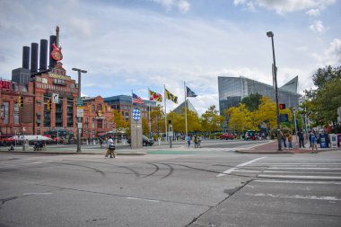 Baltimore, Maryland, ABD - 9 Ekim 2021: Baltimore İç Limanı 'ndaki Enerji Santrali ve Ulusal Akvaryumun Dış Hatları