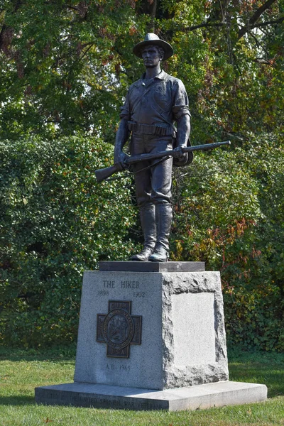 2021年10月25日 美国弗吉尼亚州阿灵顿 秋天下午 位于阿灵顿国家公墓附近纪念车道上的远征者 西班牙退伍军人纪念碑 — 图库照片