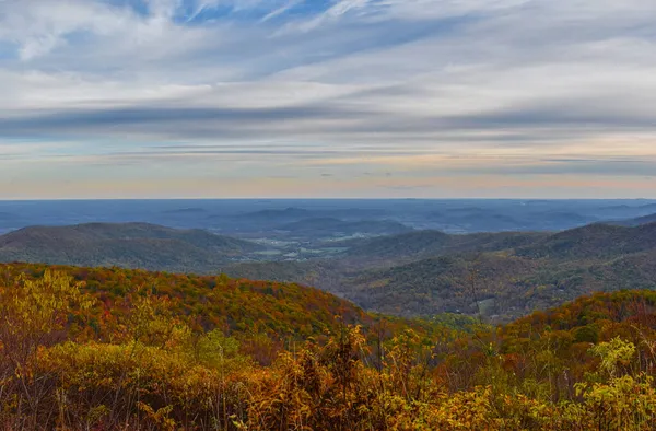 Sun Sets Blue Ridge Mountains Autumn Afternoon Highlighting Beautiful Fall — Stock Photo, Image