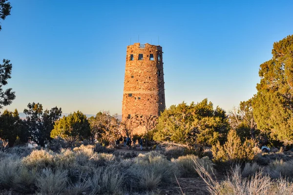 Grand Canyon Ulusal Parkı, Arizona, ABD - 22 Kasım 2021: Mary Colters Desert View Watchtower Sunset 'te Büyük Kanyon' un Güney Halkası 'ndan bir Sonbahar Gecesi