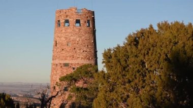Grand Canyon Ulusal Parkı, Arizona, ABD - 22 Kasım 2021: Mary Colters Desert View Watchtower Sunset 'te Büyük Kanyon' un Güney Halkası 'ndan bir Sonbahar Gecesi