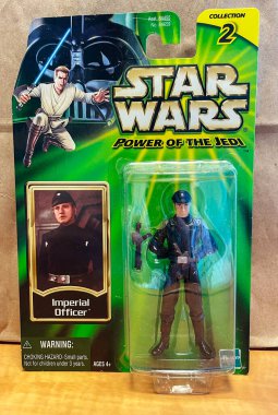 Fairfax, Virginia 30 Nisan 2022: Yıldız Savaşları İmparatorluk Subay figürü MOC, Hasbro 2000 Jedi Serisi 2 'nin gücü, Yakışıklı Aksiyon Kartı