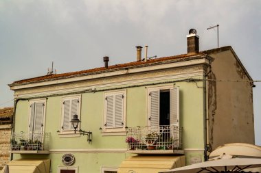 Tipik Sirolo evi. Ağustos 2021 Sirolo, Marş - İtalya