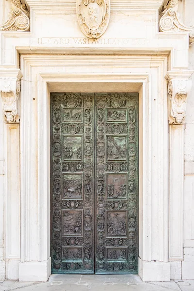 Vue Sur Une Porte Sanctuaire Madonna Loreto Marches Italie — Photo