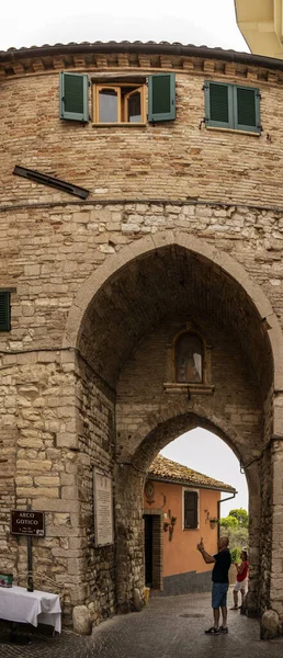 Arco Gotico Della Porta Ingresso Nel Villaggio Sirolo Agosto 2021 — Foto Stock