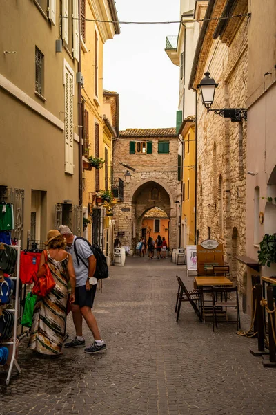 Vista Uma Rua Cidade Sirolo Agosto 2021 Sirolo Marche Itália — Fotografia de Stock