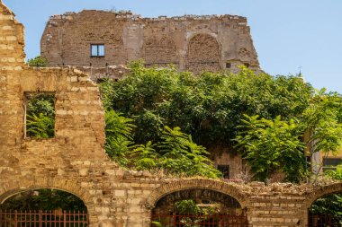 Ancona 'daki eski harabe ev, Marche - İtalya