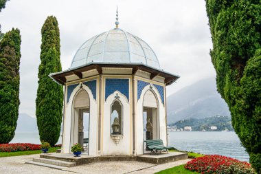 Lombardy Bellagio 'daki Como Gölü' ndeki villa Melzi 'nin Moorish büfesine bakın.