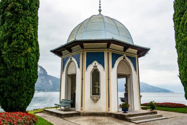 Lombardy Bellagio 'daki Como Gölü' ndeki villa Melzi 'nin Moorish büfesine bakın.