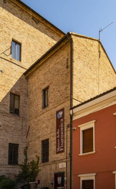 Castelfidardo Akordeon Müzesi manzarası. Ağustos 2021 Castelfidardo, Marche - İtalya