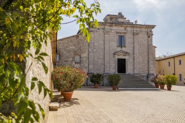 Sirolo, Marche, İtalya 'daki Conero Dağı' ndaki eski Camaldolesi Manastırı 'na bakın.