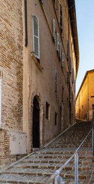 Ancona, Marche-İtalya 'da San Francesco' nun merdivenlerine bakın.