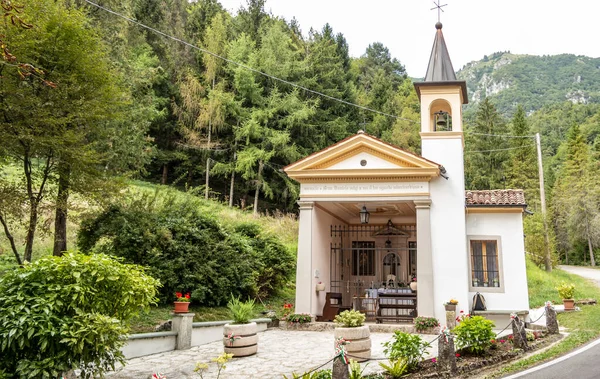 Kleine San Daniele Geweihte Kirche Bosco Delle Penne Mozze September — Stockfoto