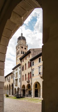 Konegliano, Treviso, İtalya 'daki antik bir saraya bakın.