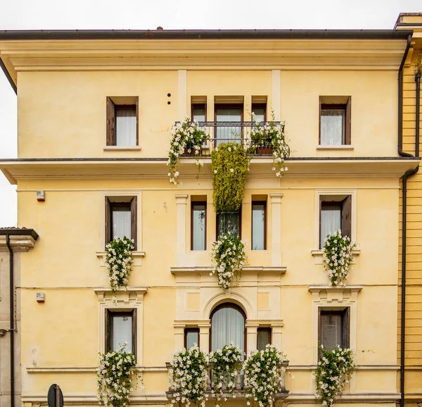 View Yellow Building Treviso Italy — Fotografia de Stock