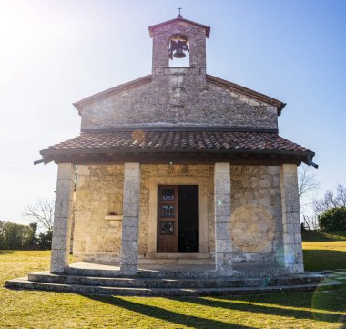 Montecchio Maggiore, Vicenza 'daki Alpini' nin küçük kilisesine bakın.