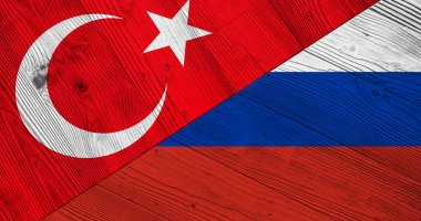 Bölünmüş tahta üzerinde Türkiye ve Rusya bayrağı olan bir arka plan. 3d illüstrasyon