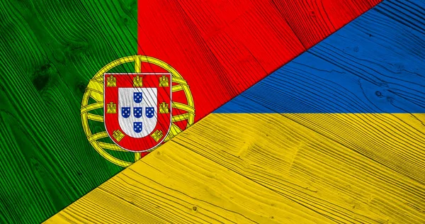 Fundo Com Bandeira Portugal Ucrânia Mesa Madeira Dividida Ilustração — Fotografia de Stock