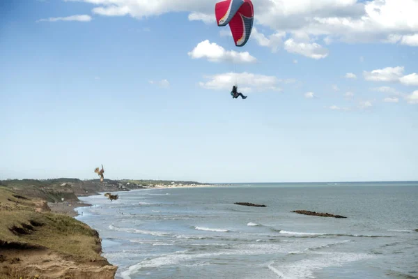 Parapentistes Volant Sous Ciel Bleu Chapadmalal Buenos Aires Argentine — Photo