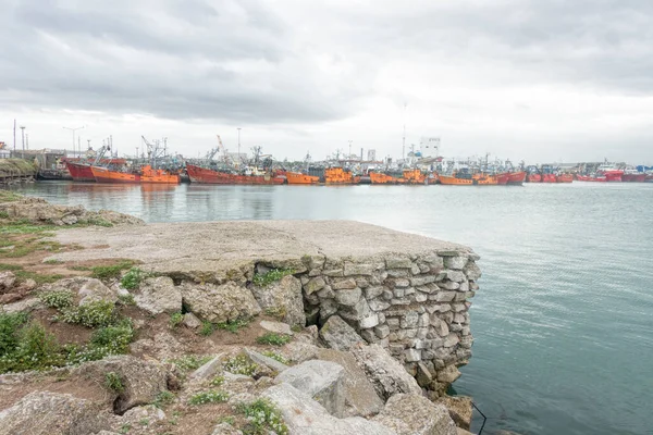Mar del Plata limanında balıkçı gemileri 