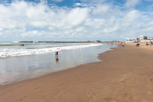 プラタのビーチと空 ロイヤリティフリーのストック写真