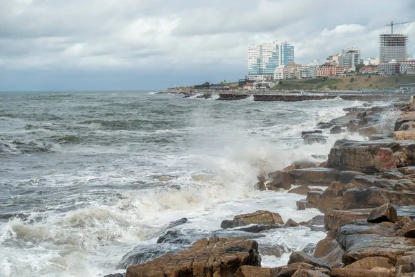 Mar del Plata gökdelenleri Deniz ve Gökyüzü   
