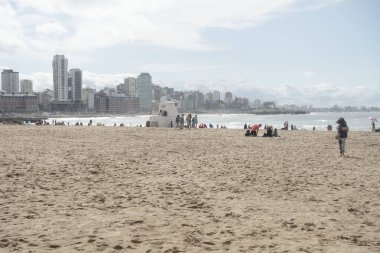 Mar del Plata Ufuk çizgisi plajları ve gökyüzü          