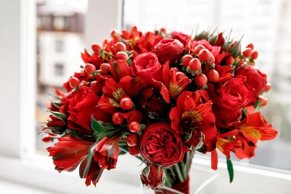 Flores Casamento Cor Vermelha Closeup Bouquet Nupcial Decoração Feita Rosas — Fotografia de Stock