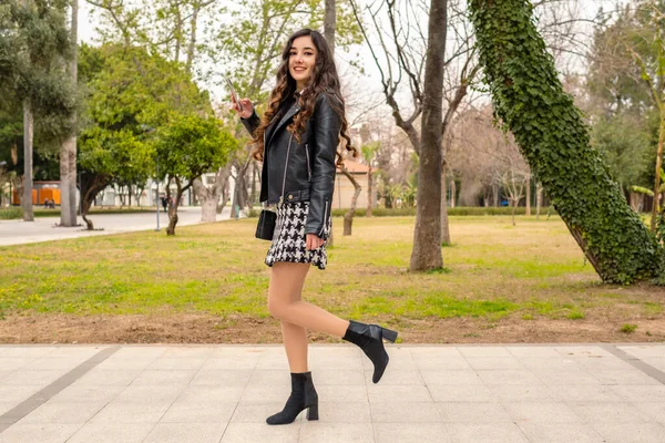 Posing Young Businesswoman Wearing High Heels Skirt Posing Camera Smile — Stock Photo, Image