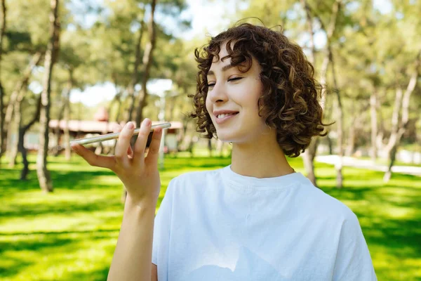 Smiling Redhead Woman Wearing White Tee Talking Phone Speaker While — Foto Stock