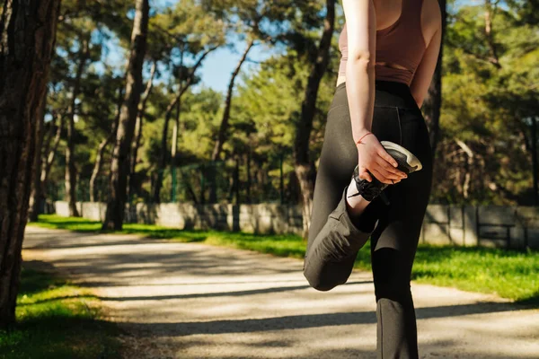 Young Fitness Woman Wearing Sport Bra Black Legging Stretching Legs — Stock fotografie