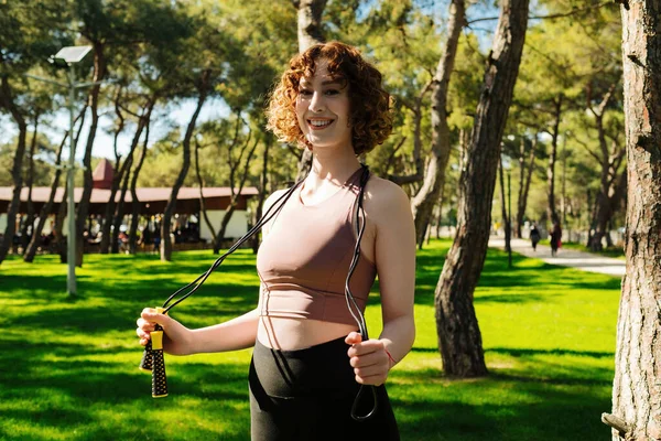 Sporty Redhead Young Woman Posing Skipping Rope Her Neck While — Φωτογραφία Αρχείου