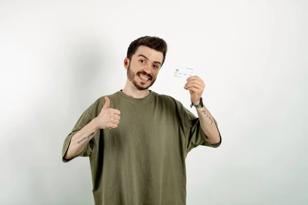 Homem Casual Feliz Vestindo Shirt Posando Isolado Sobre Fundo Branco — Fotografia de Stock