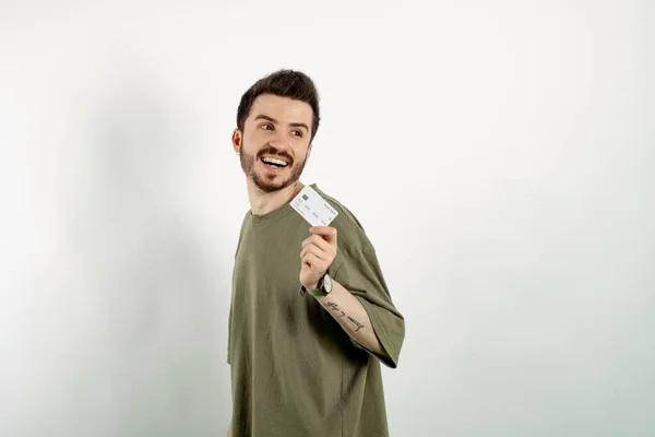 Alegre Hombre Caucásico Con Ropa Casual Posando Aislado Sobre Fondo —  Fotos de Stock