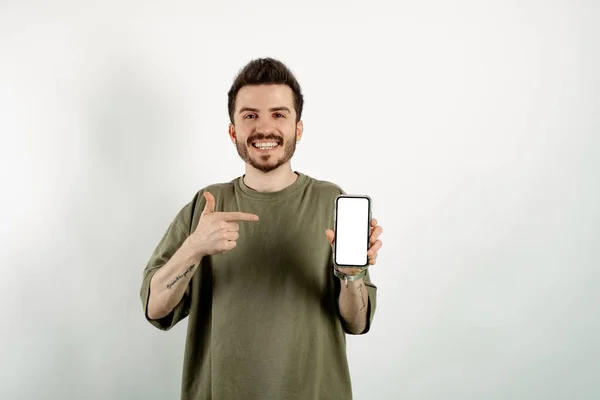 Alegre Hombre Caucásico Con Ropa Casual Posando Aislado Sobre Fondo —  Fotos de Stock