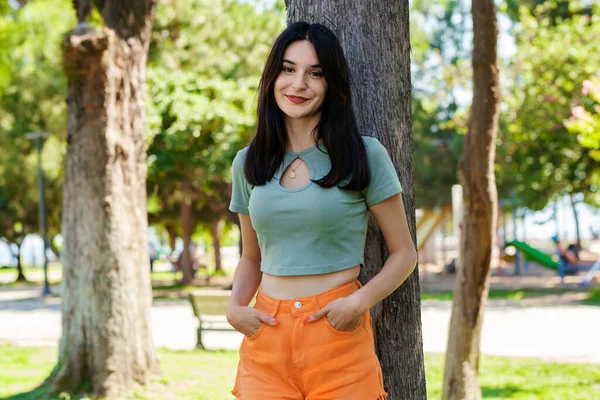 Cute Caucasian Woman Wearing Turquoise Tee City Park Outdoors Woman — Stock Photo, Image