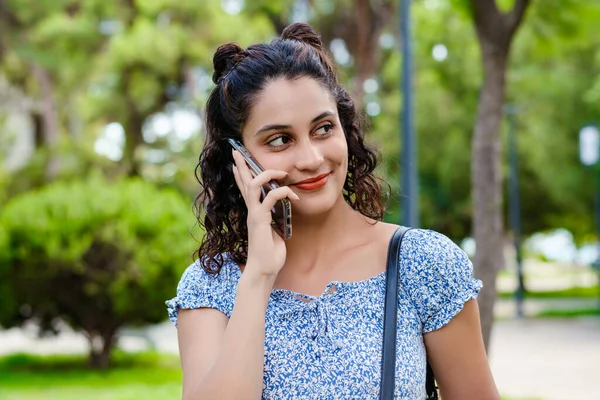 Happy Woman Wearing Summer Dress Standing City Park Outdoors Talking — Foto Stock