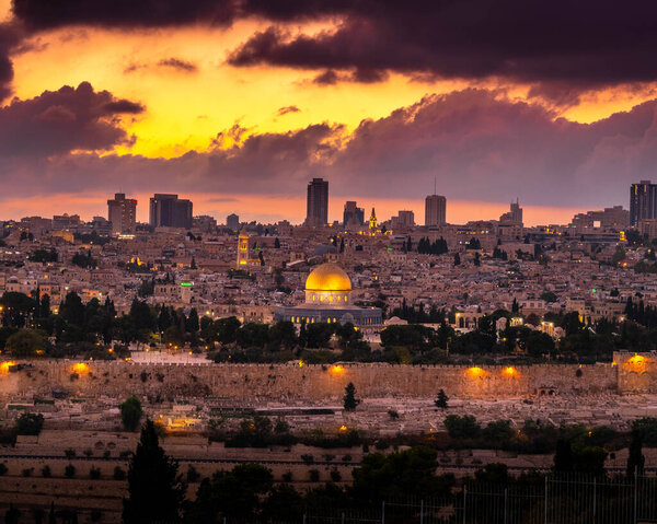 Иерусалим в золотой час, взят с вершины Елеонской горы
