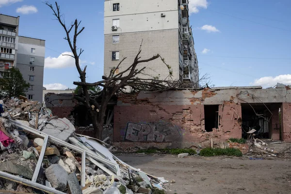 Ukrayna 'nın Chernihiv kentindeki bir bina savaş sırasında bir hava saldırısıyla yıkıldı. Ukrayna 'nın yanında dur